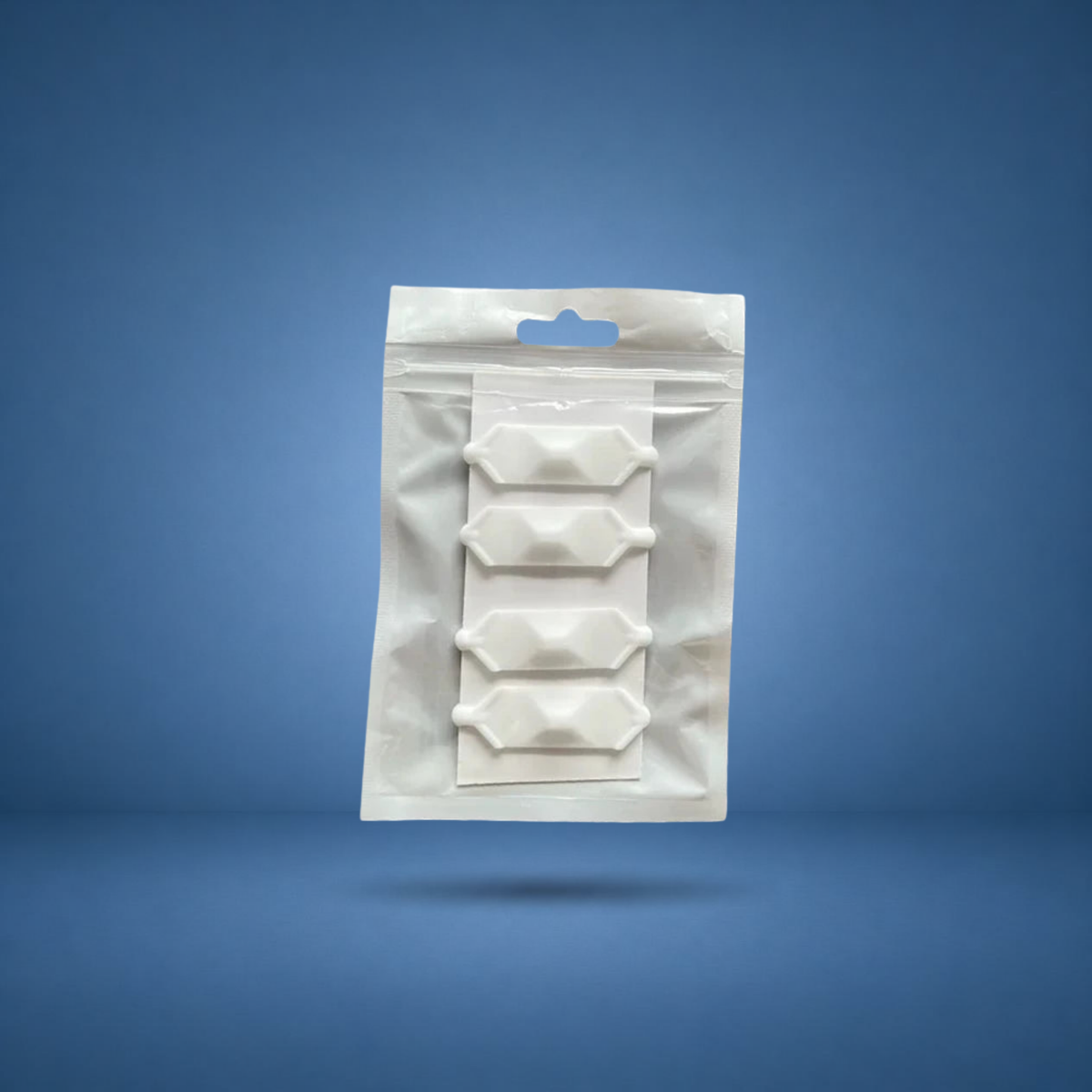 Anneaux de prise texturés blancs, lot de 4 en sachet, visuel studio sur fond bleu terrain