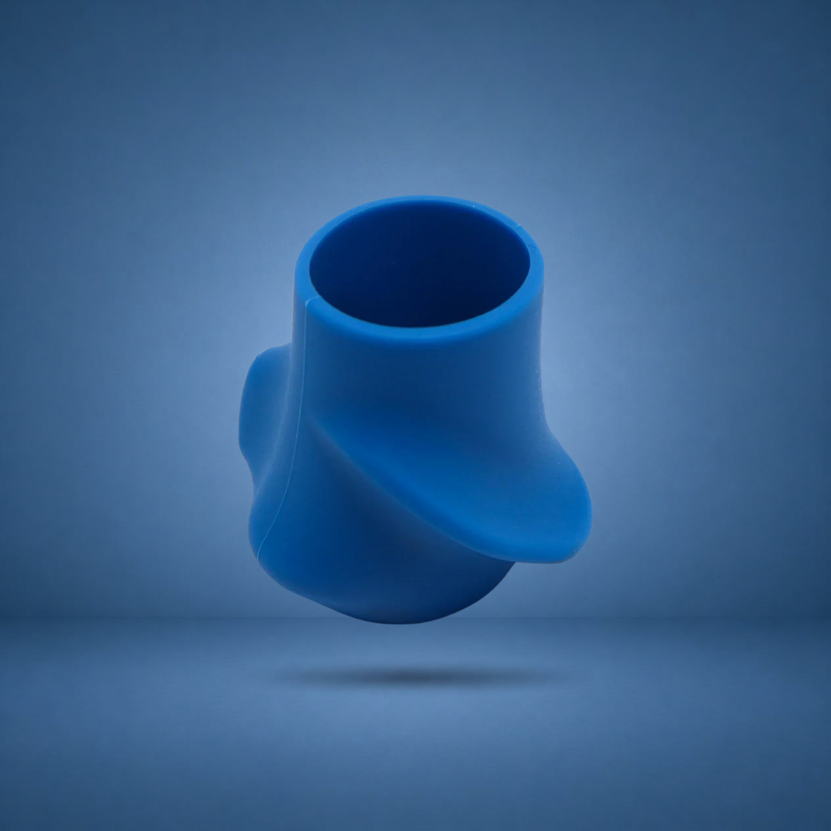 Ergo Grip bleu, visuel studio sur fond bleu terrain